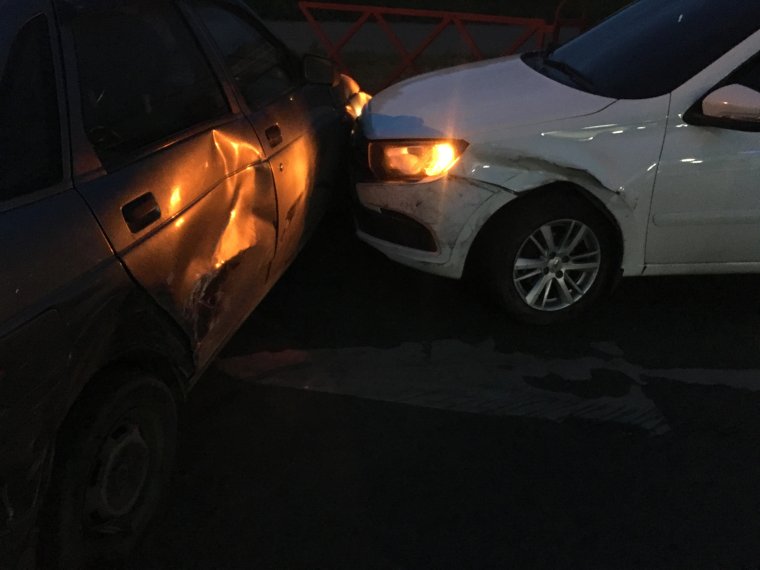 Разбитая Лада Гранта фл