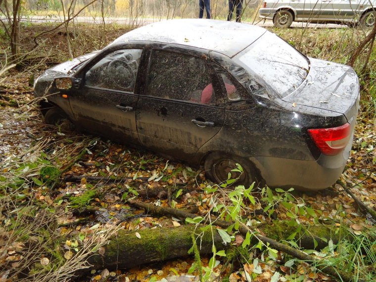 Разбитая машина Лада Гранта