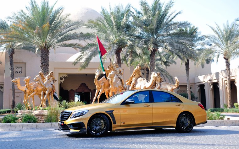 Brabus Rocket 900 "Desert Gold".