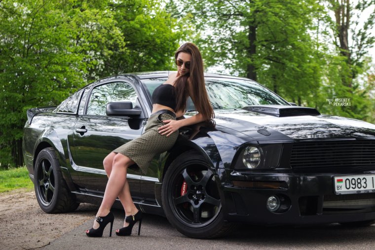 Девчонка на машине