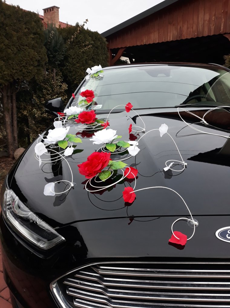 Свадебные украшения на машину