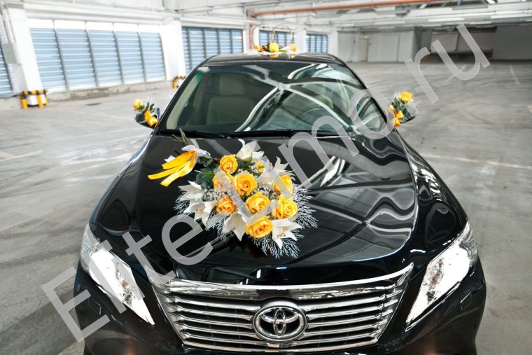 Свадебные украшения на автомобиль
