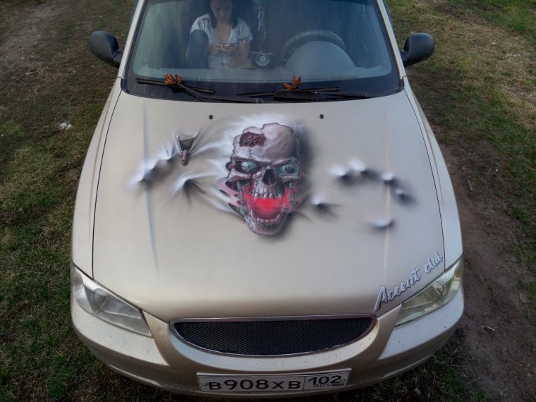 Аэрография ящерица на авто