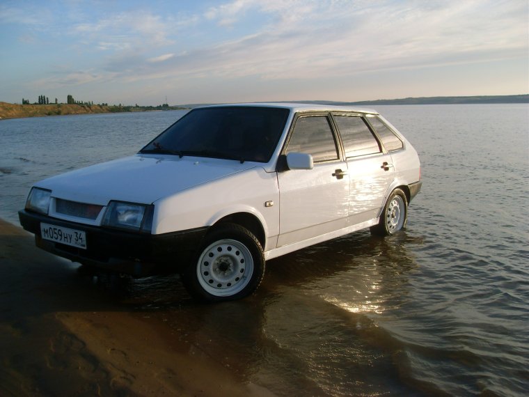 ВАЗ 2109 белая тонированная