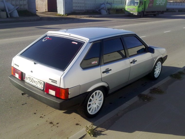 ВАЗ 2109 белая тонированная