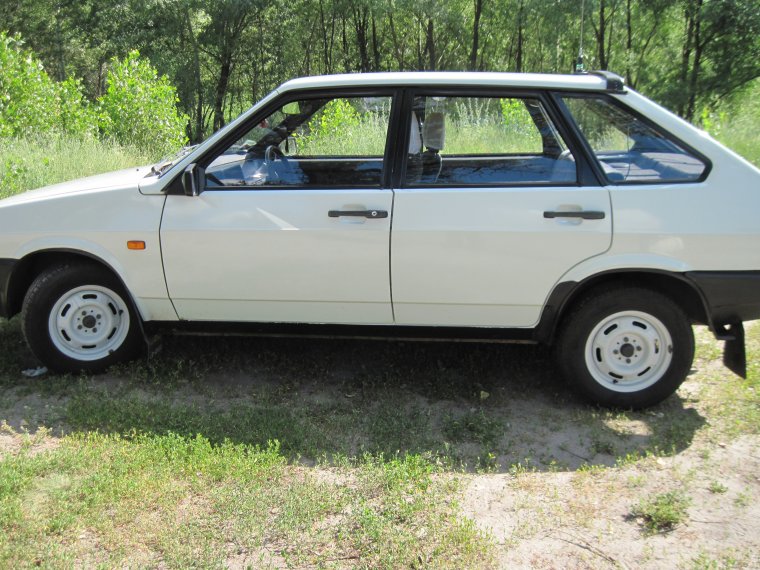 ВАЗ 21093 белая