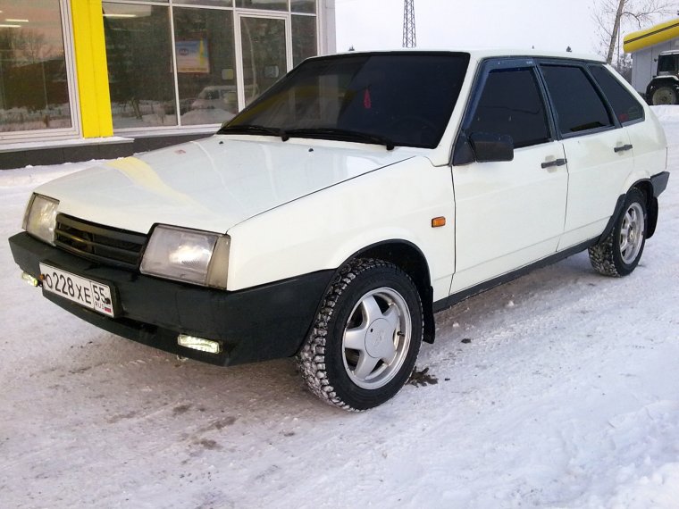 ВАЗ 2109 белоснежная