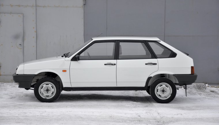 Лада девятка сбоку