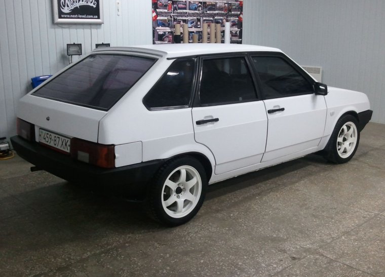 ВАЗ 2109 на белом литье