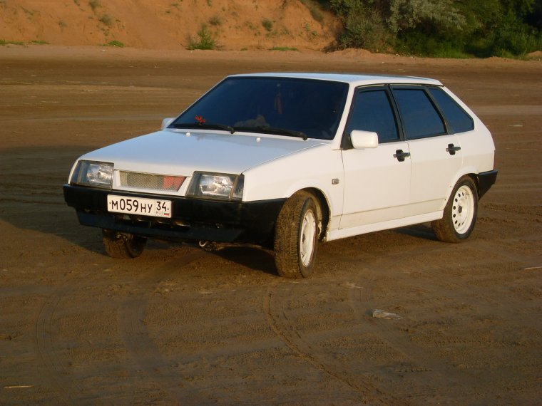 Машина 2109 белая