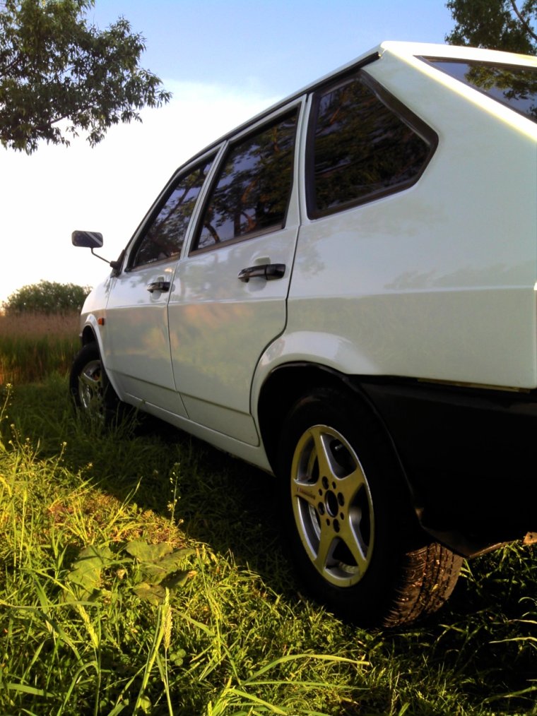 Белая Лада 2109 Постер