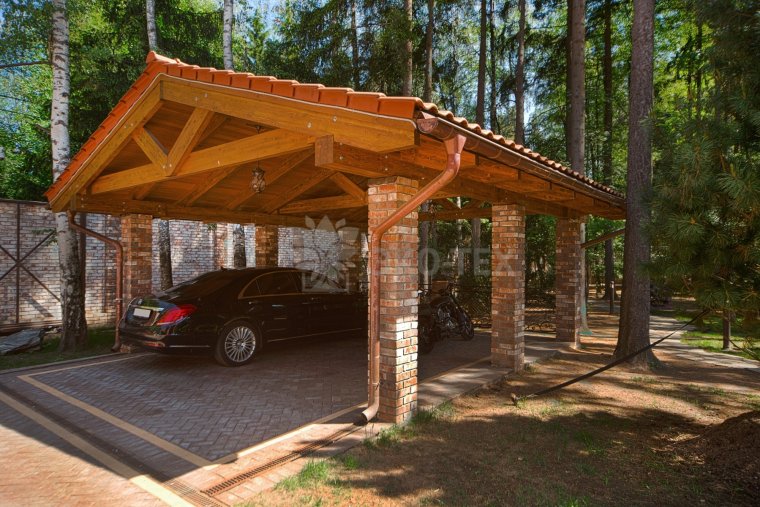 Навес из бруса для автомобиля