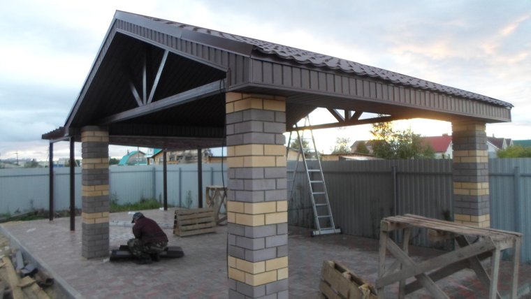 Навес на кирпичных Столбах