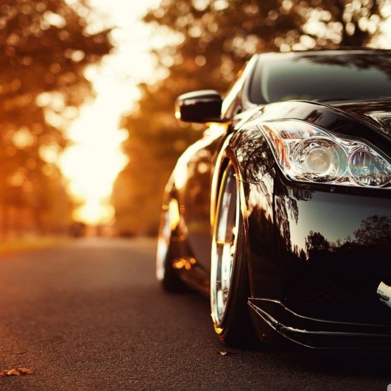 Красивые машины на фоне на красивом фоне