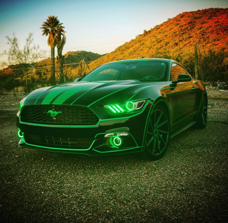 Ford Mustang зеленый