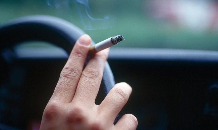 Курение в салоне автомобиля
