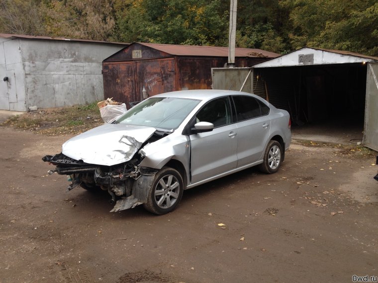 Битый Фольксваген поло седан