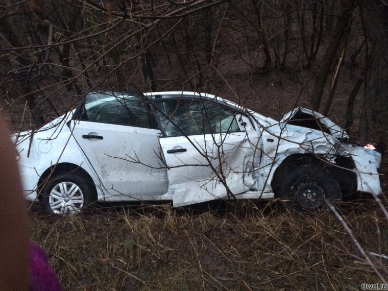 Битый Фольксваген поло седан