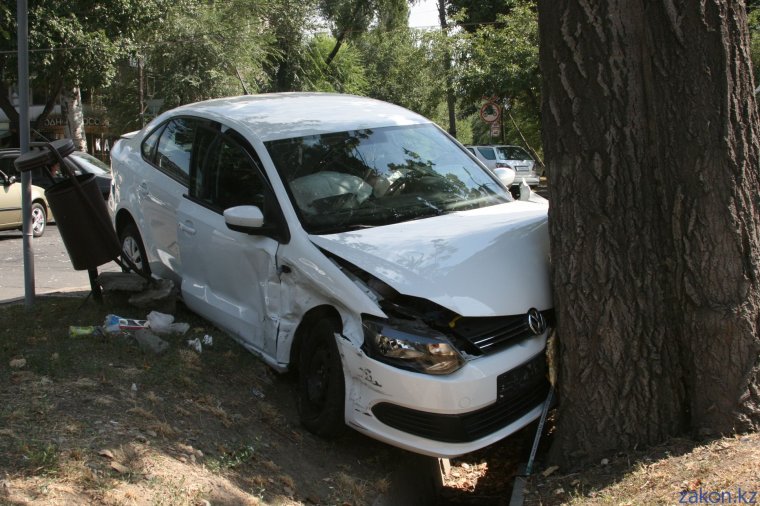 Разбитый Фольксваген поло