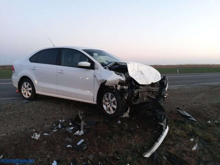 Разбитый Фольксваген поло