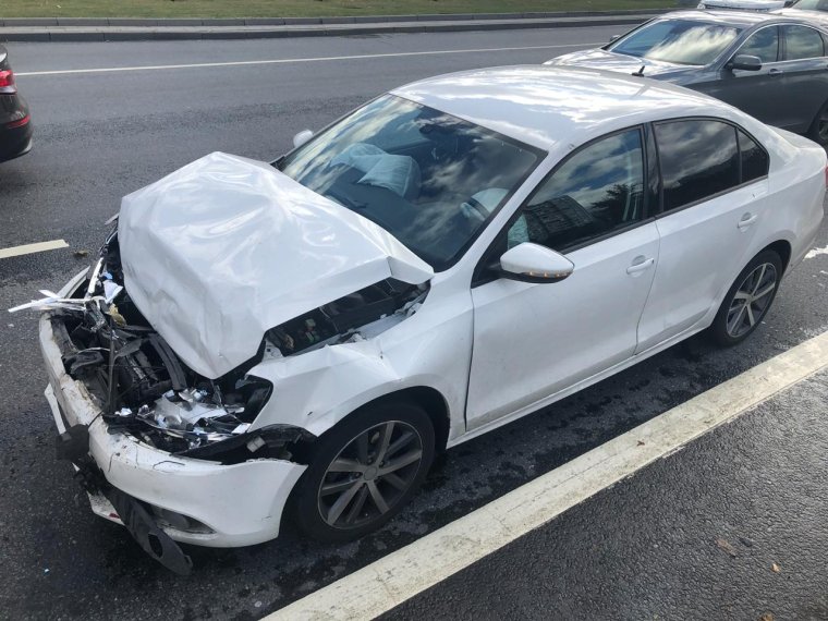 Фольксваген Джетта 5 белая Разбитая