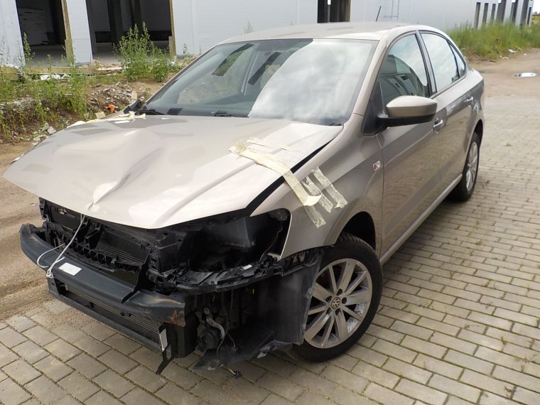 Битый Фольксваген поло седан