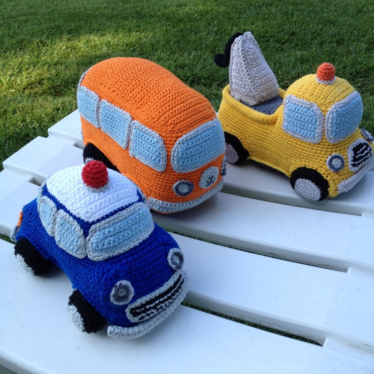 Машинка связанная