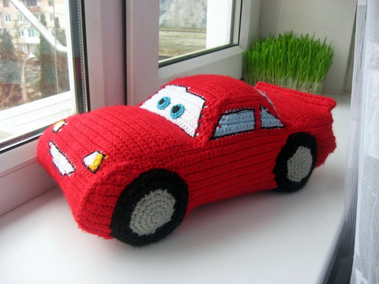 Реалистичная вязаная машинка