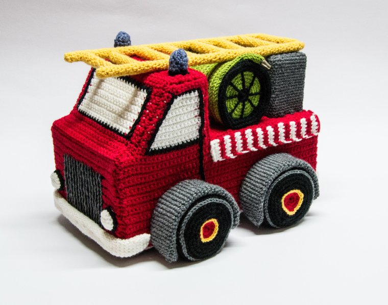 Вязаная пожарная машина