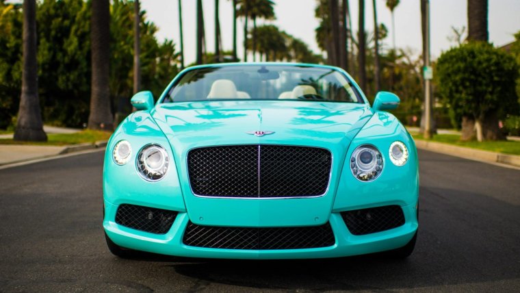 Бирюзовый цвет машины