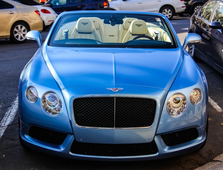 Бентли Континенталь небесно голубого цвета