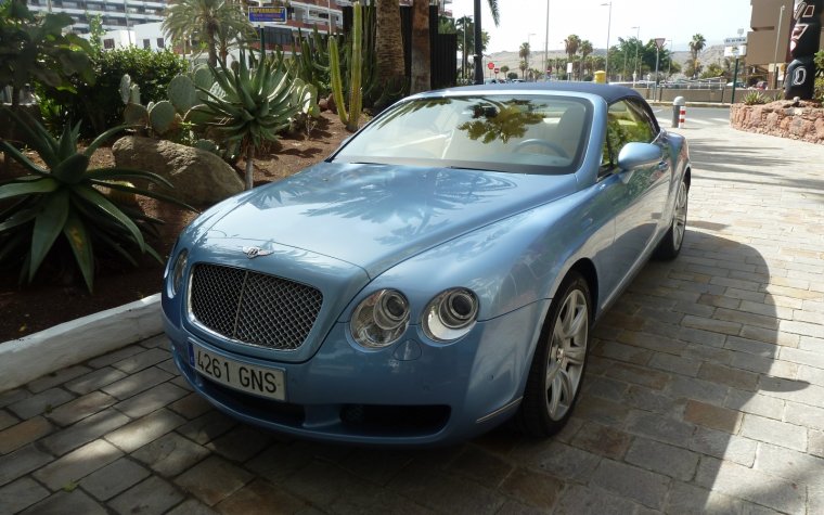 Бирюзовый Бентли Континенталь ГТ