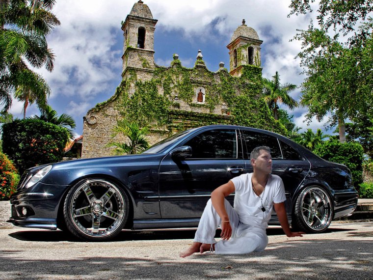 Мужчина машина дом