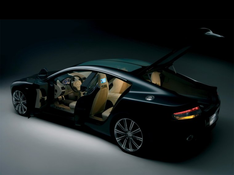 Машина Aston Martin rapide Concept