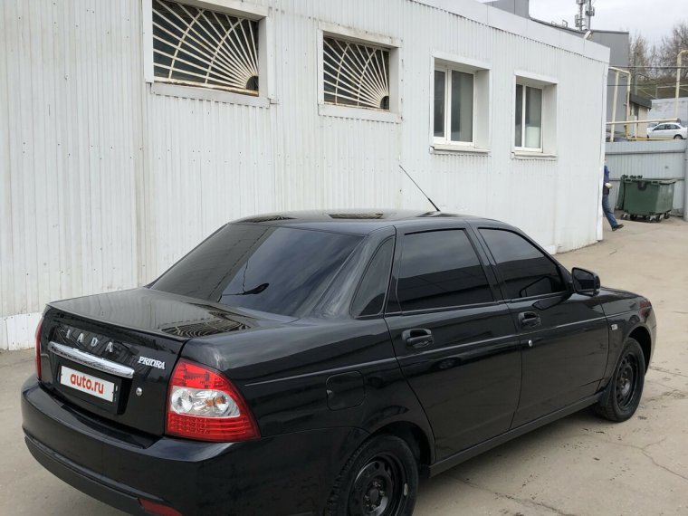 Лада Приора седан черная тонированная