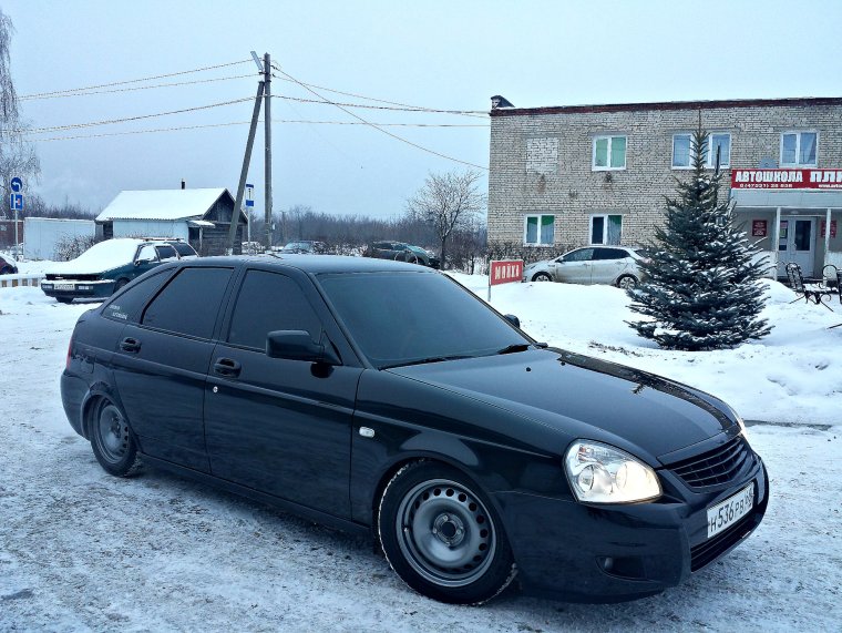 Лада Приора хэтчбек черная тонированная