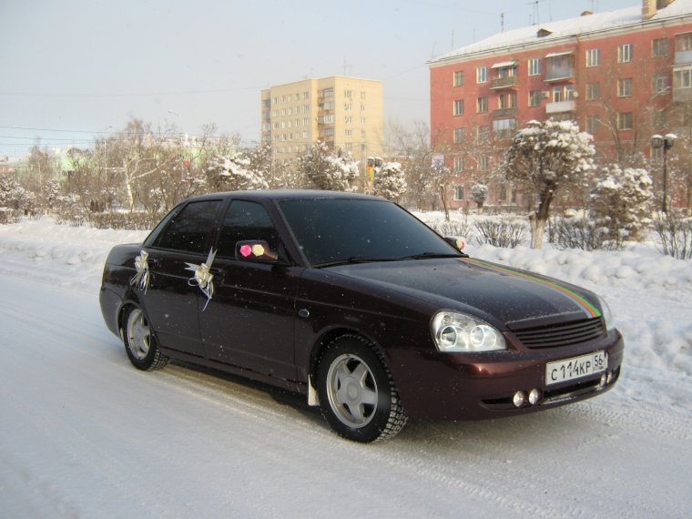 Приора хэтчбек черная тонированная зимой