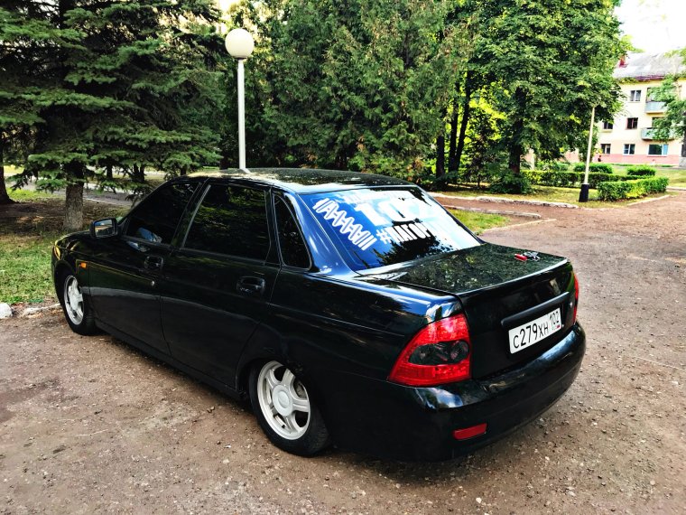 Приора седан тонированная