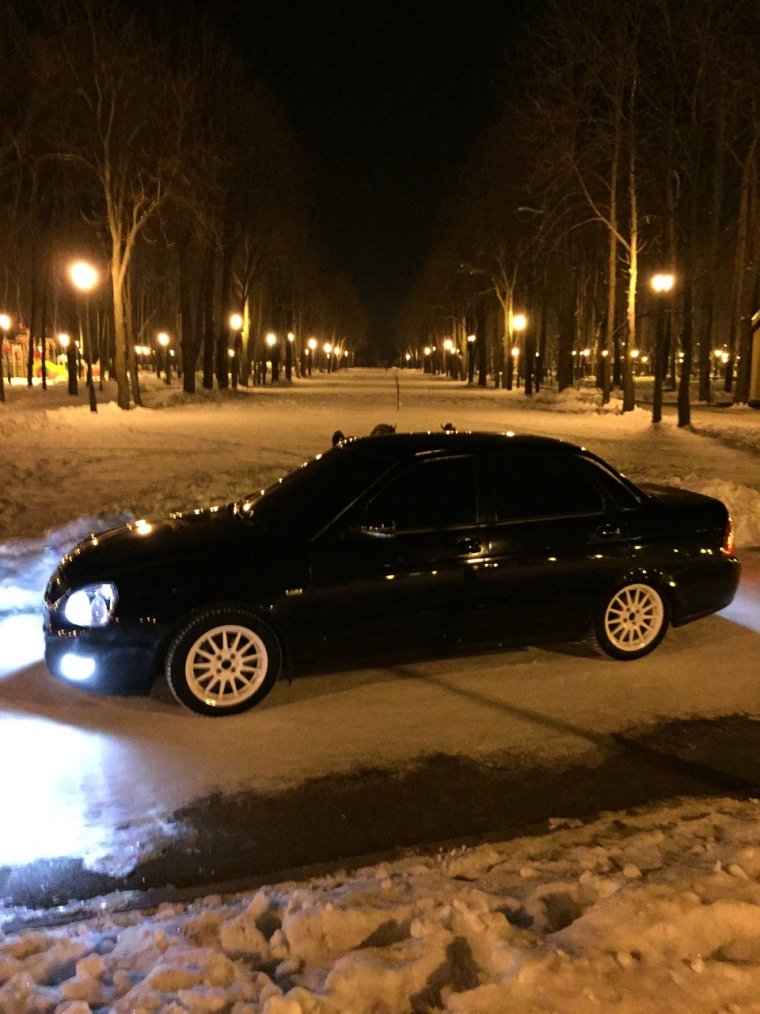 Приора седан черная тонированная 116 регион