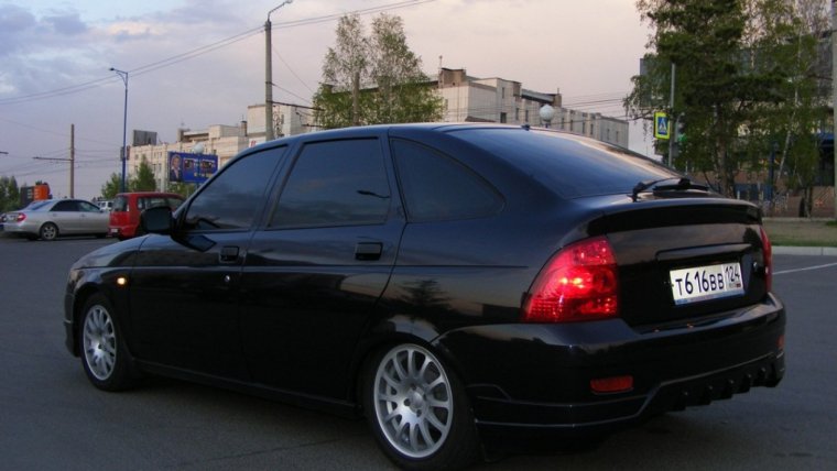 Lada Priora хэтчбек черная