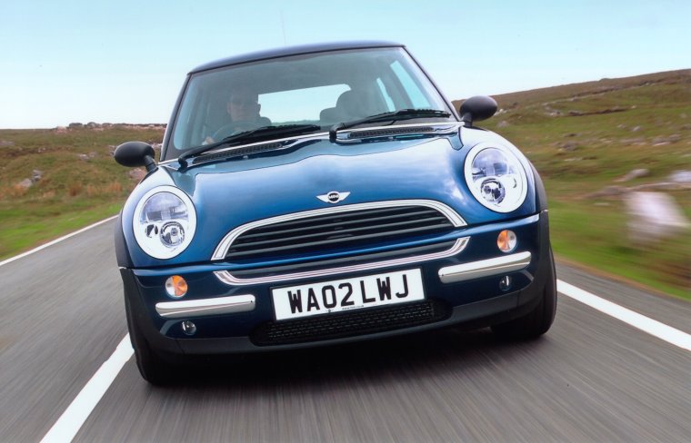 Автомобили с круглыми фарами