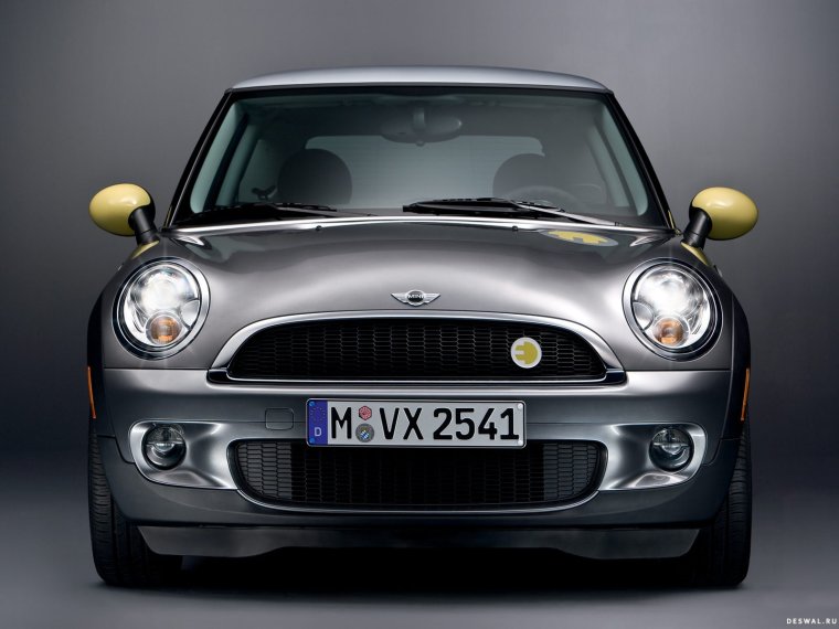 БМВ мини Купер с круглыми фарами