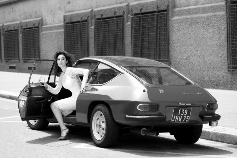 Моника Беллуччи в молодости с распущенными волосами