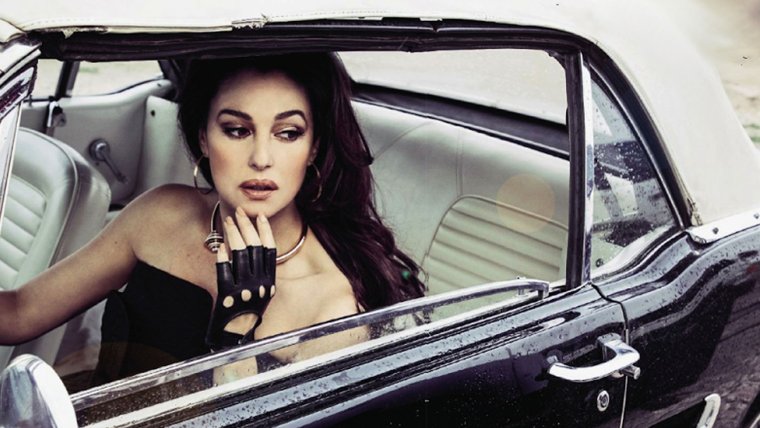 Моника Беллуччи грустная