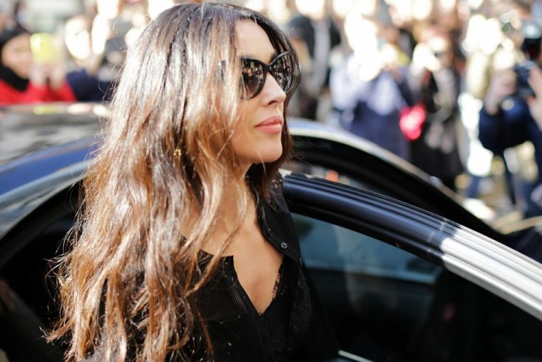 Monica Bellucci in car