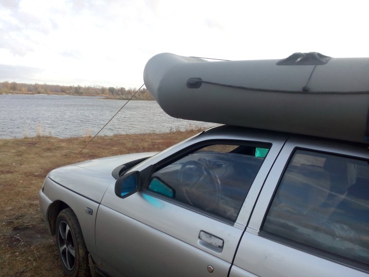 Нива с лодкой