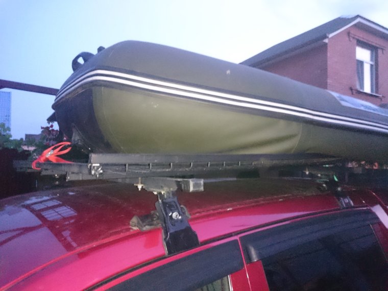 Лодка на багажнике Нивы