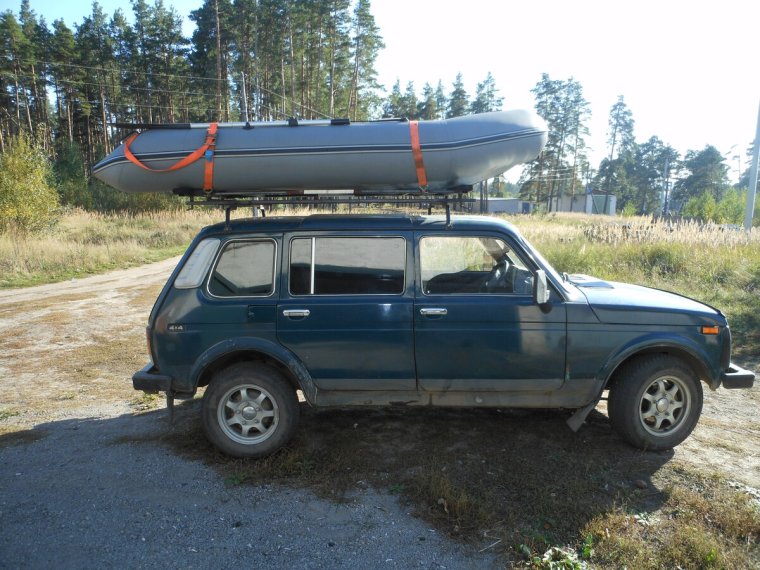 Лодка на багажнике Нивы