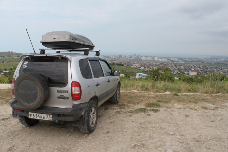 Нива 2131 с прицепом