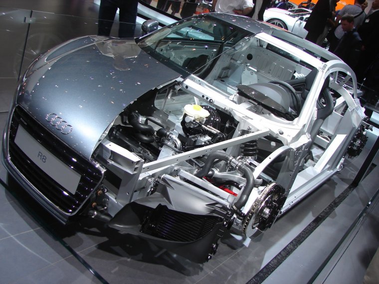 Разрезанный автомобиль